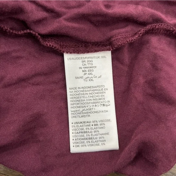 Amazon Essentials T-Shirt - Picture 11 of 11